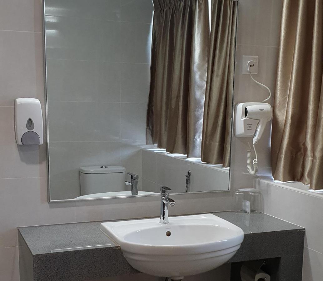 Hotel Samila Алор Сетар Екстериор снимка